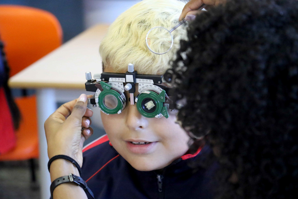 Ver para Crecer: gafas que contribuyen a evitar el abandono escolar