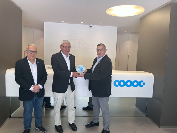 Jordi Castellví y el doctor Alfredo Adán, ganadores de los premios CiènciesdelaVisió.cat del COOOC